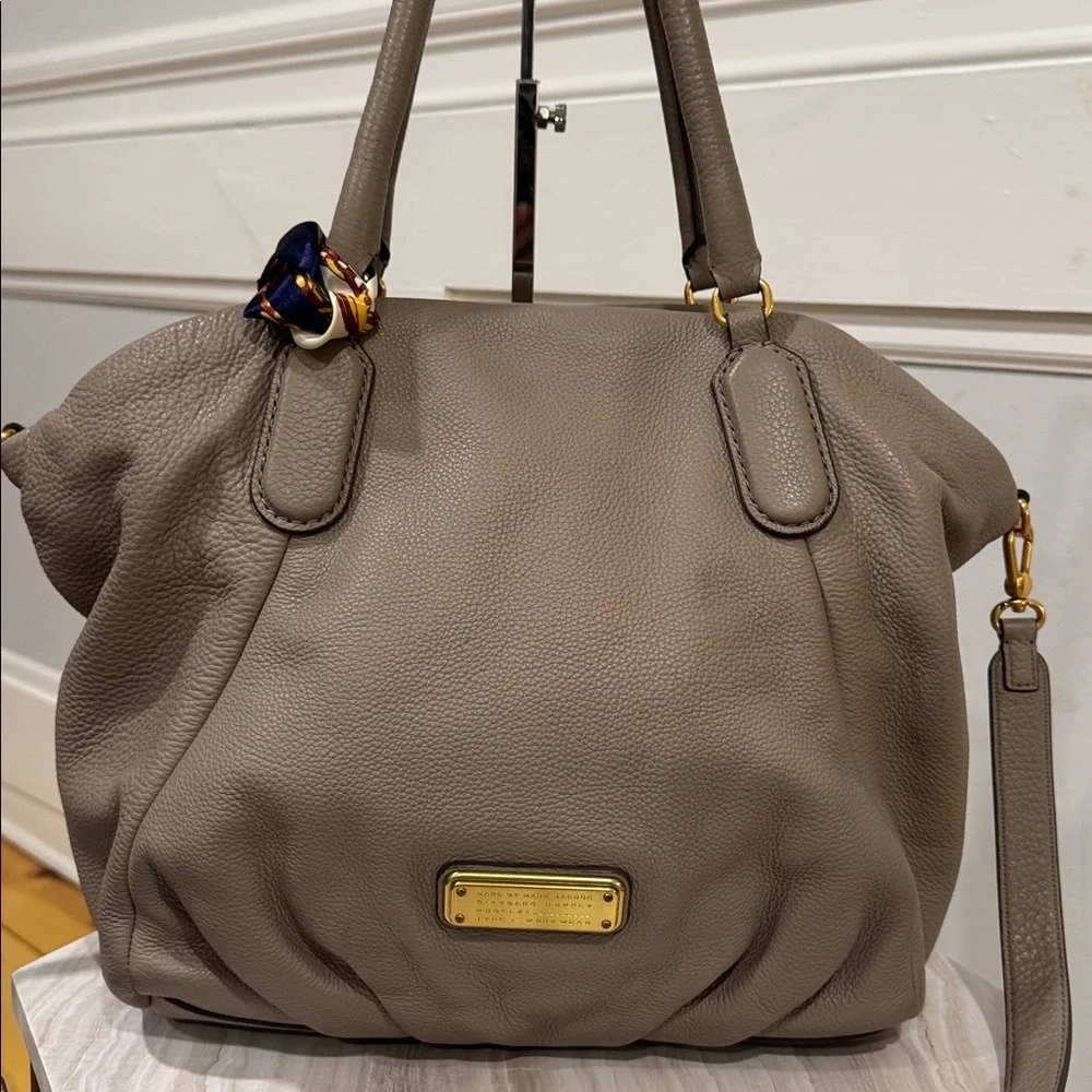 Marc Jacobs Tote Q Fran Leather Large Taupe Satchel Bag - Picture 5 of 17